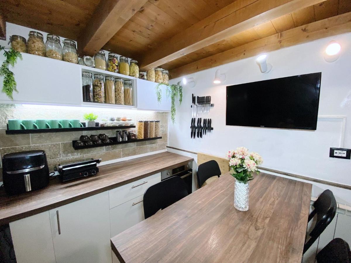 Rustic Retreat Rooms - 4