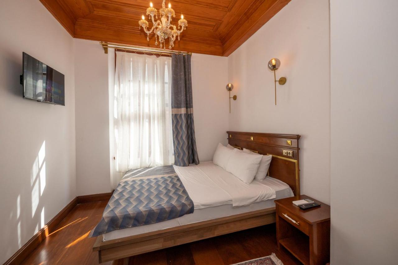 Valeria Antique 1892