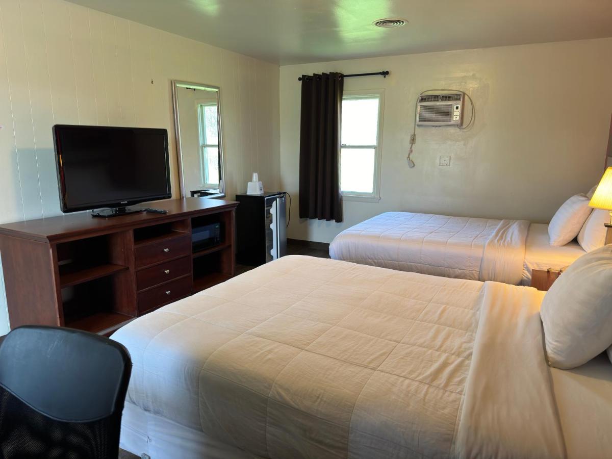 Holiday Motel — photo 11