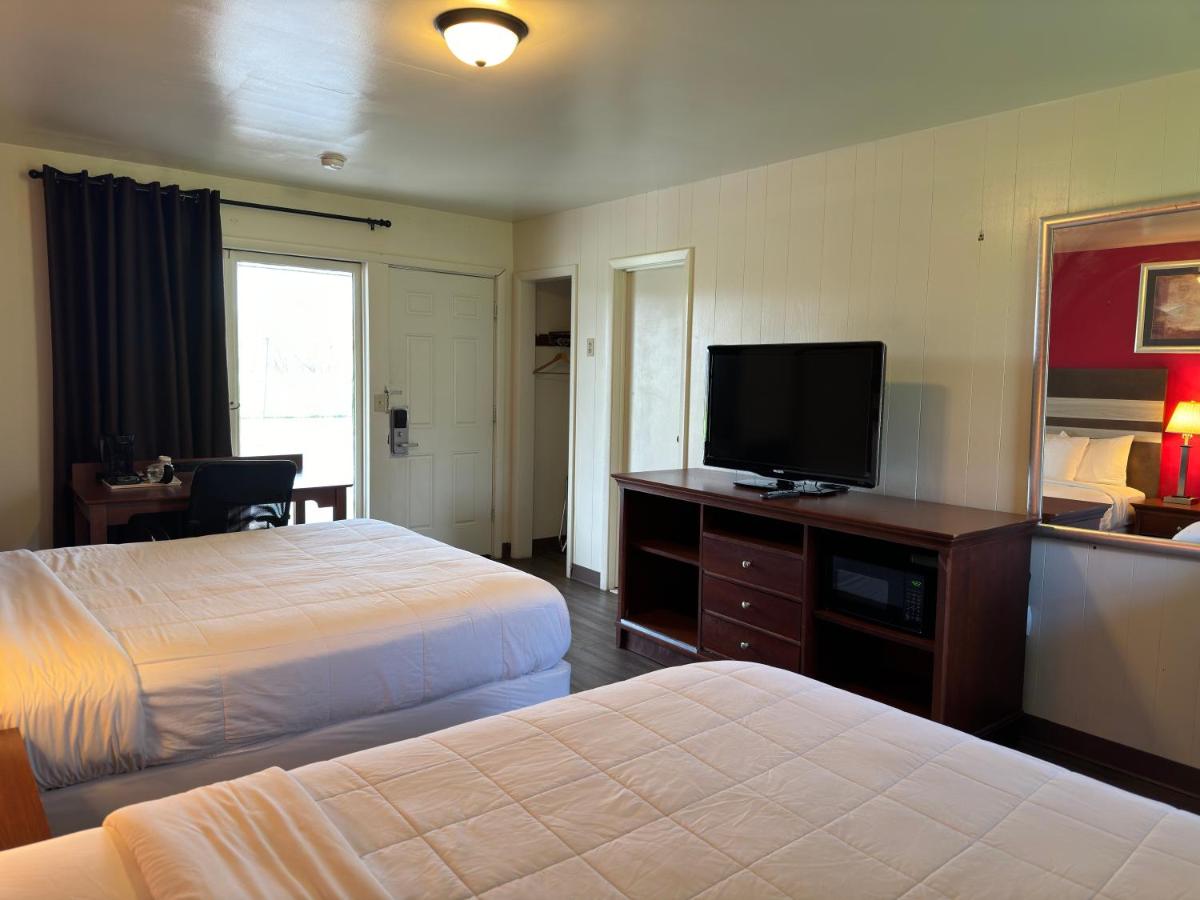 Holiday Motel — photo 12