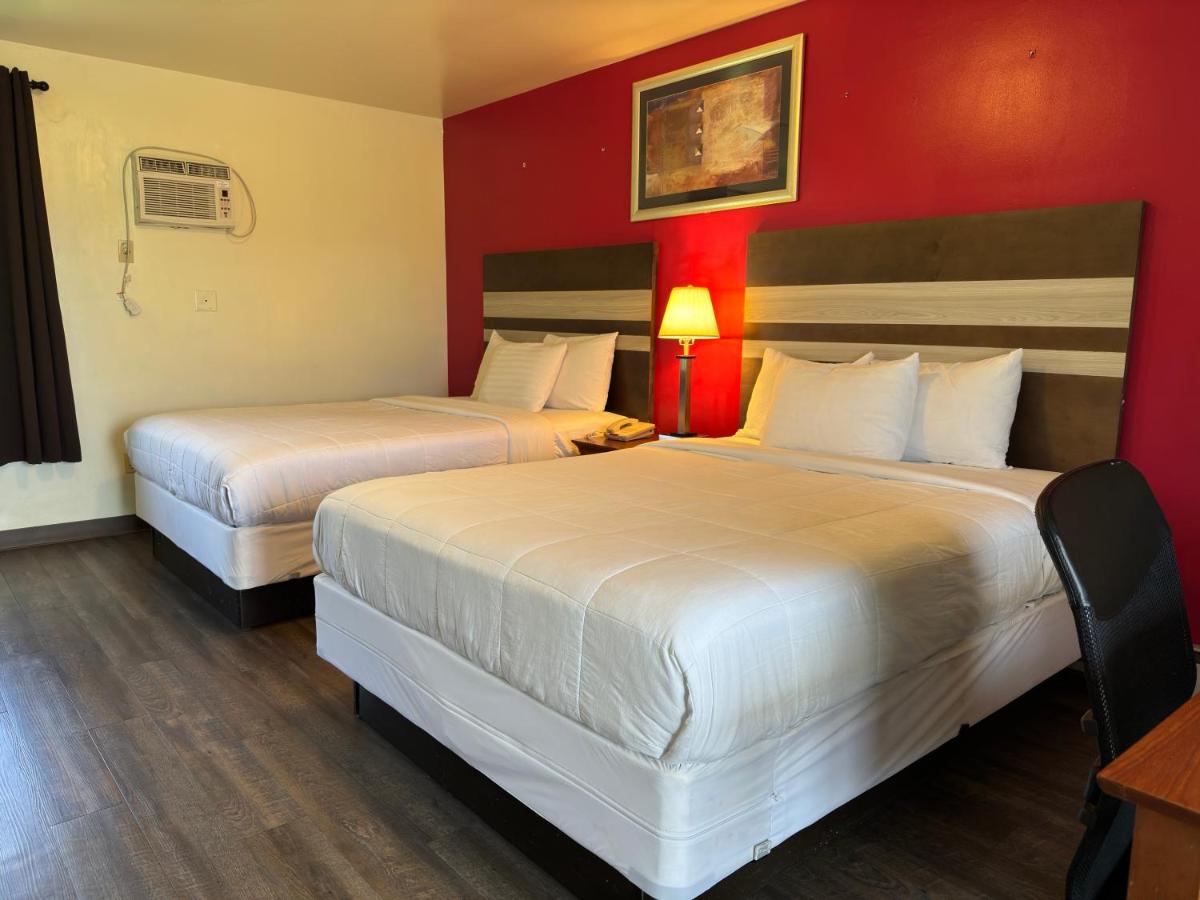 Holiday Motel — photo 13