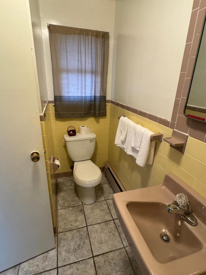 Holiday Motel — photo 16