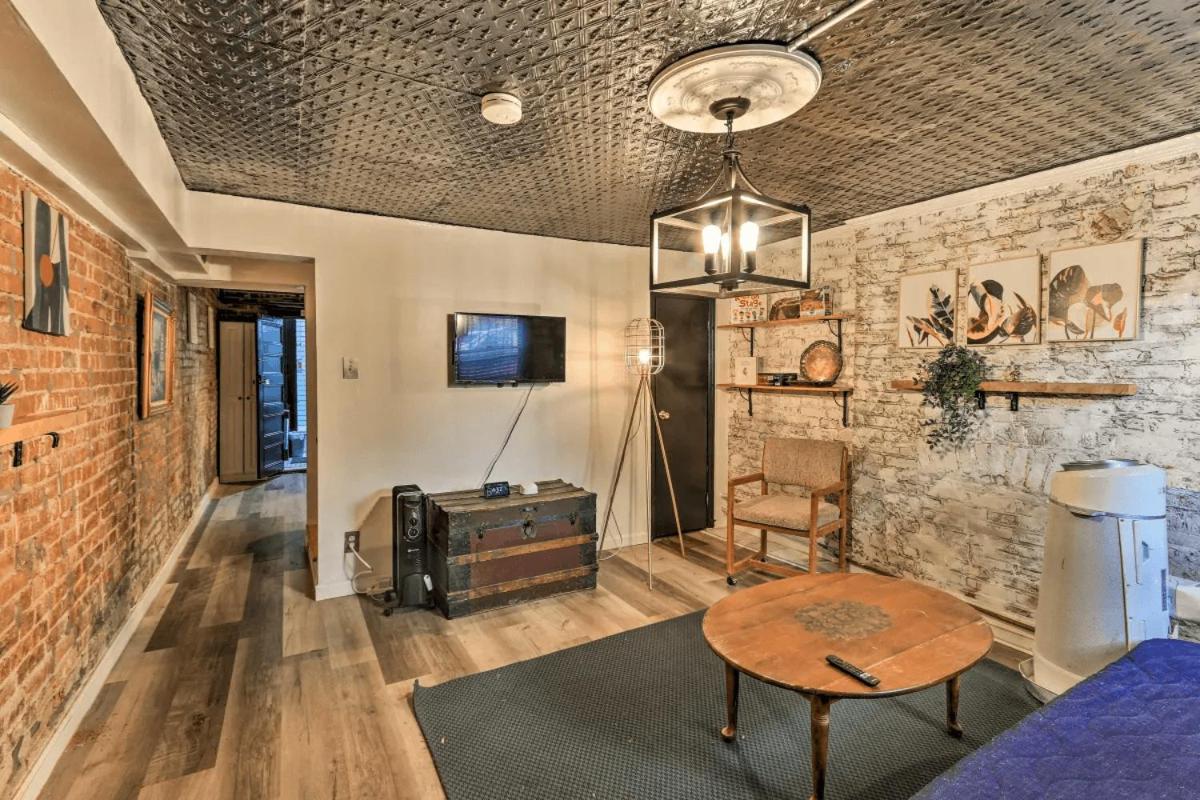 1850s historic Row House 7min train to NYC with private backyard - 5