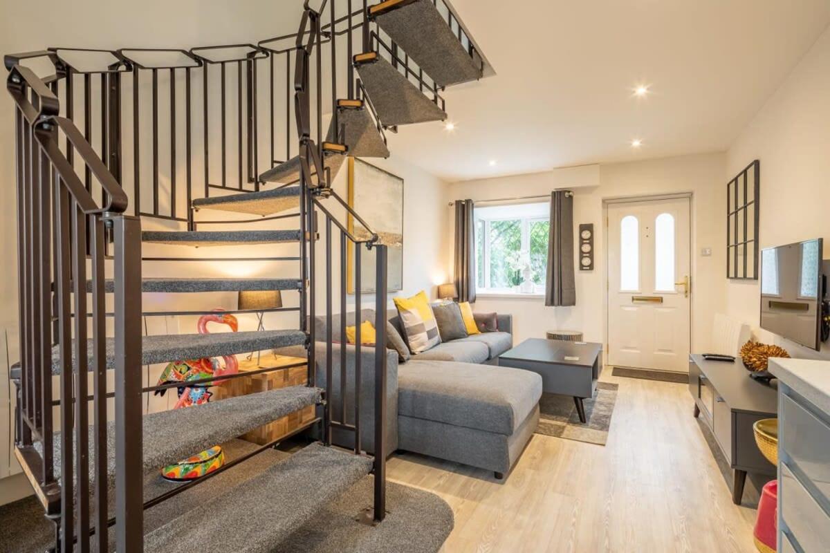 Delightful CENTRAL Duplex - 2 Mins To Station - 5