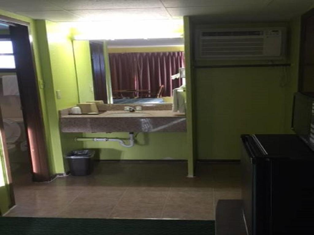 Statesman Inn Motel — photo 17