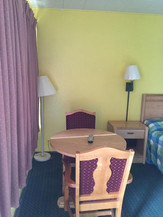 Statesman Inn Motel — photo 24
