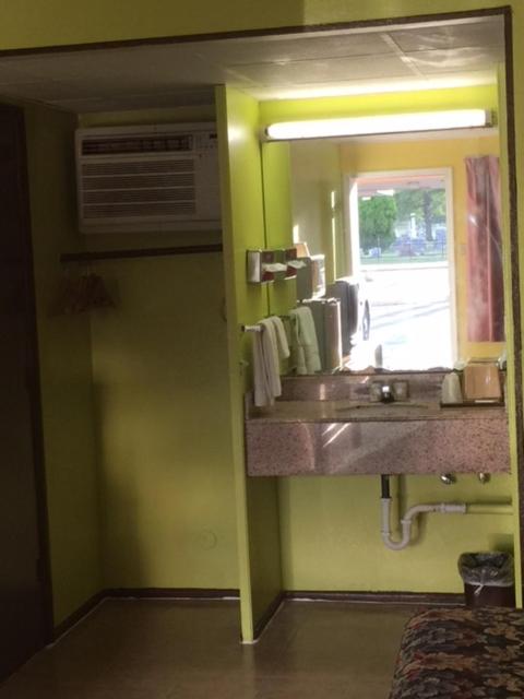 Statesman Inn Motel — photo 16