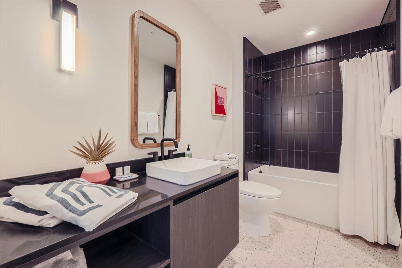 2BR Luxury with Views and Rooftop pool in Austin - 2