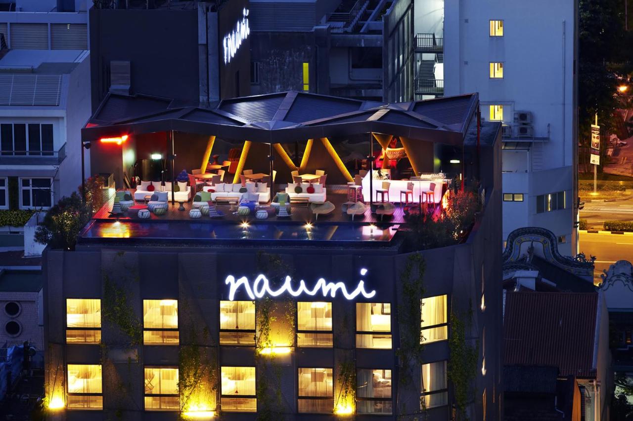 Rooftop swimming pool: Naumi Hotel