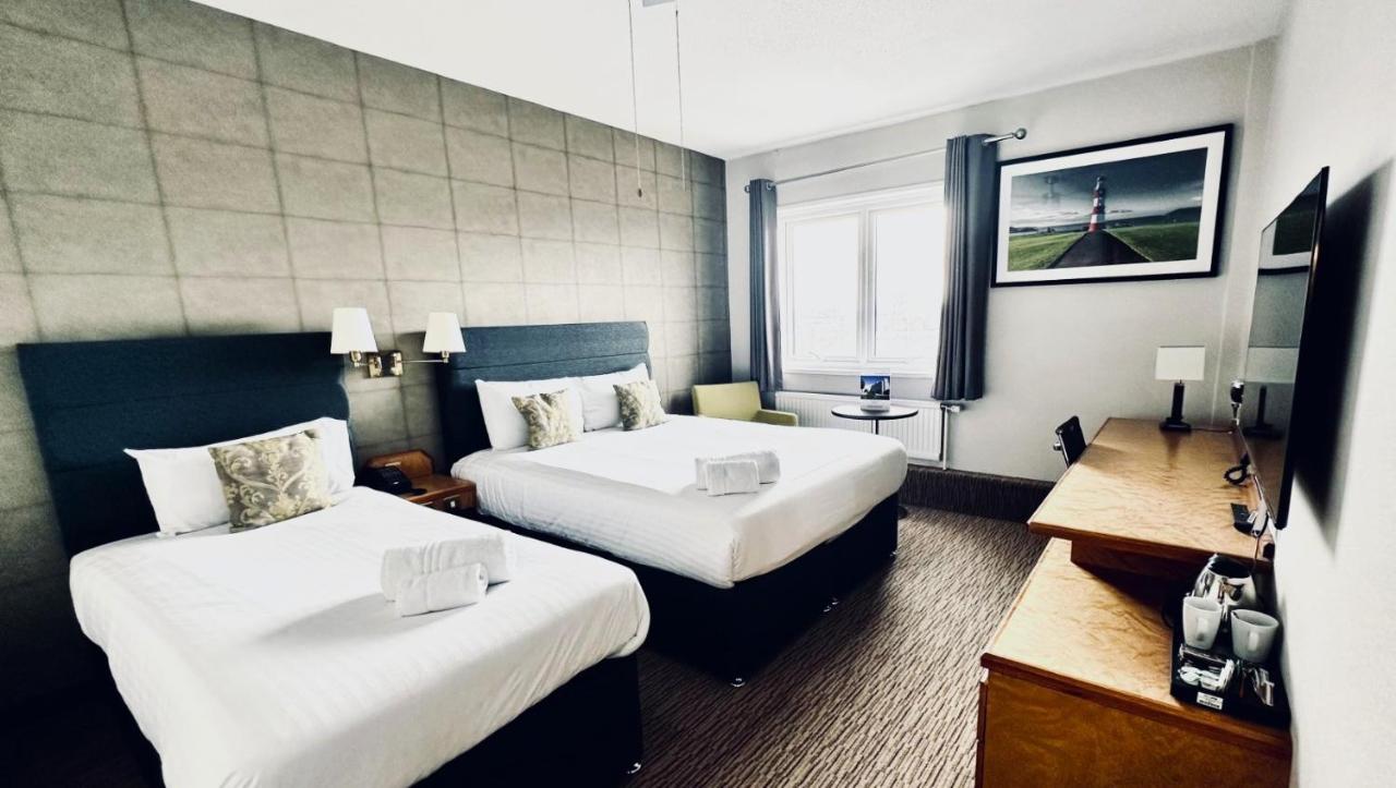 Standard Room with One Double Bed and One Single Bed