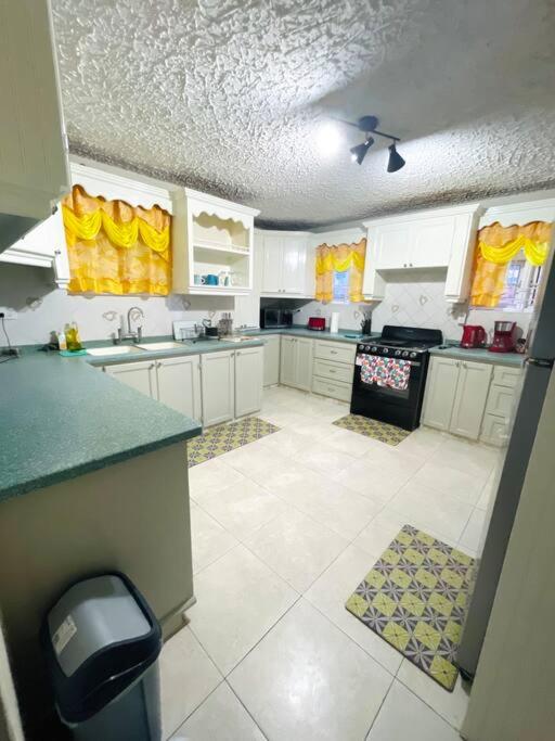 Steps 2 Beach - 5 Bedroom 3 Bathroom Villa - 4