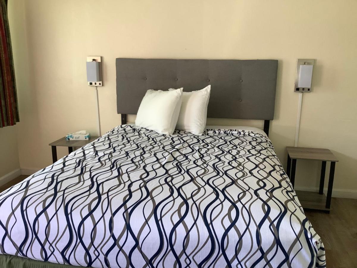National 9 Motel — photo 18