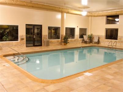 Heated swimming pool: C'mon Inn