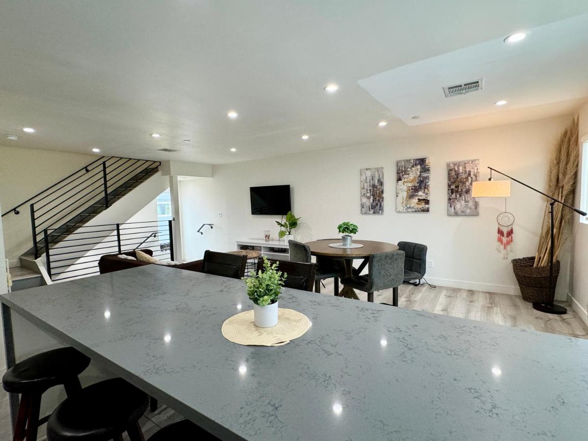 Cozy Chamber 3 BR Hollywood Townhouse - 5