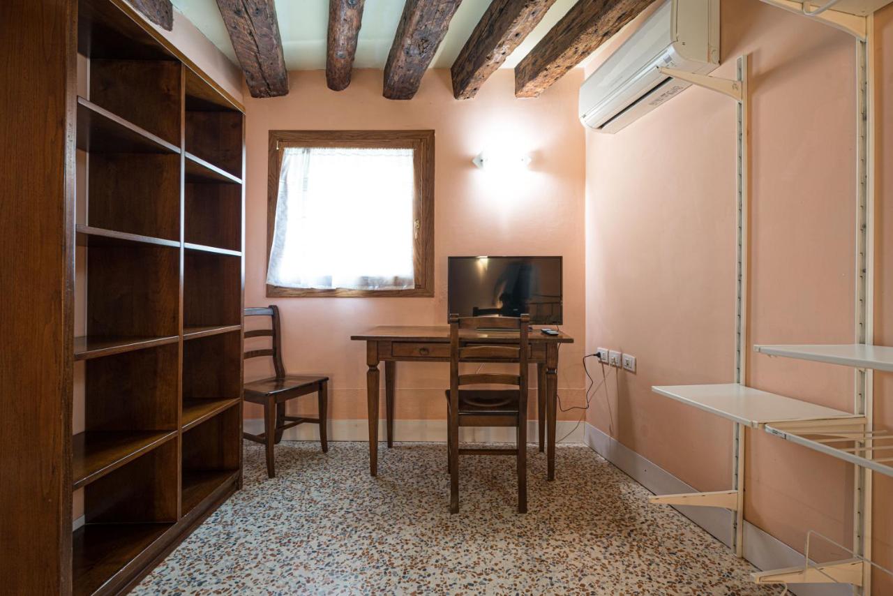 Lovely flat with canal view near Rialto Bridge - 4