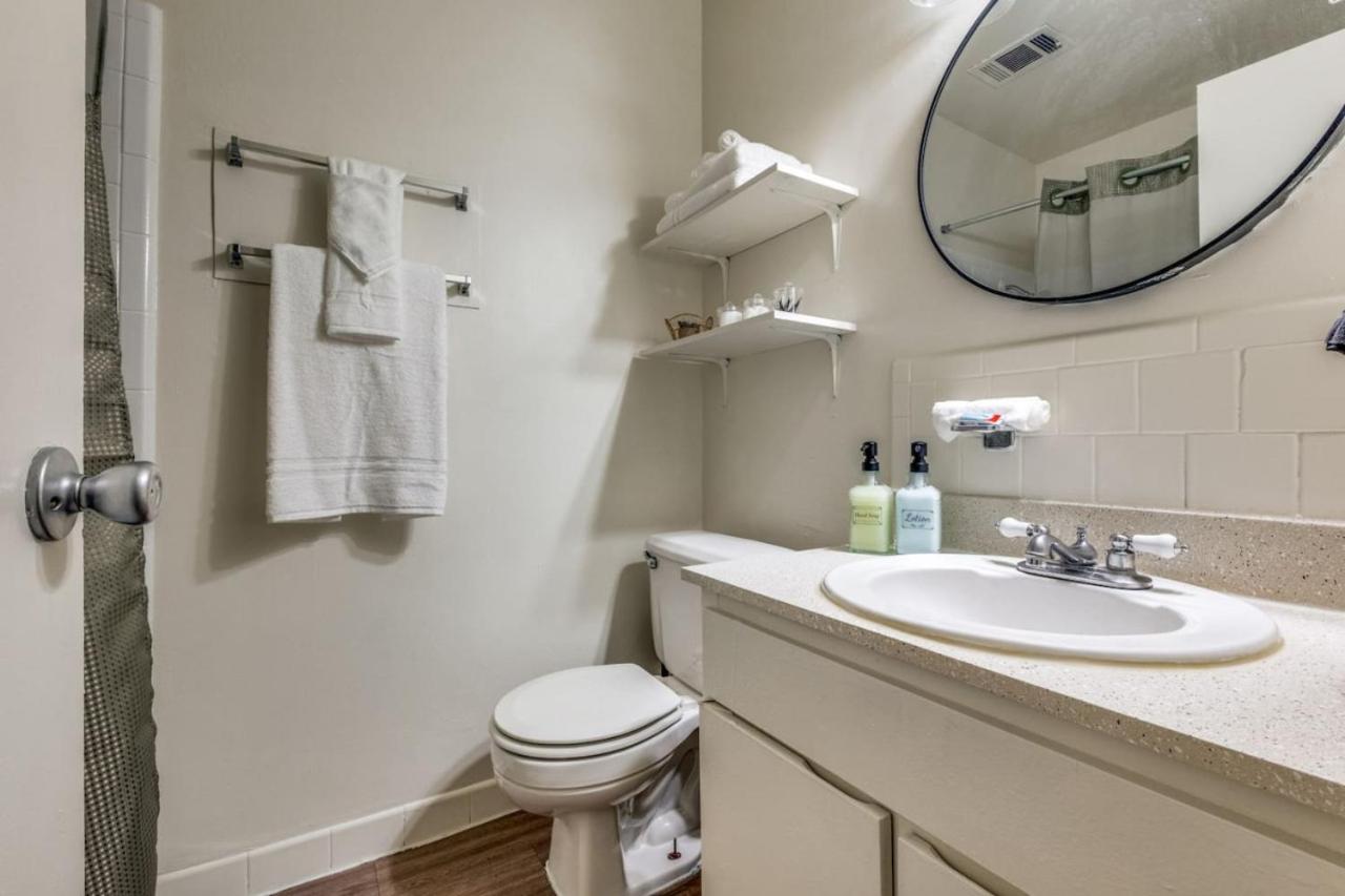 Austin Central Modern Comfort Pet-Friendly - 2