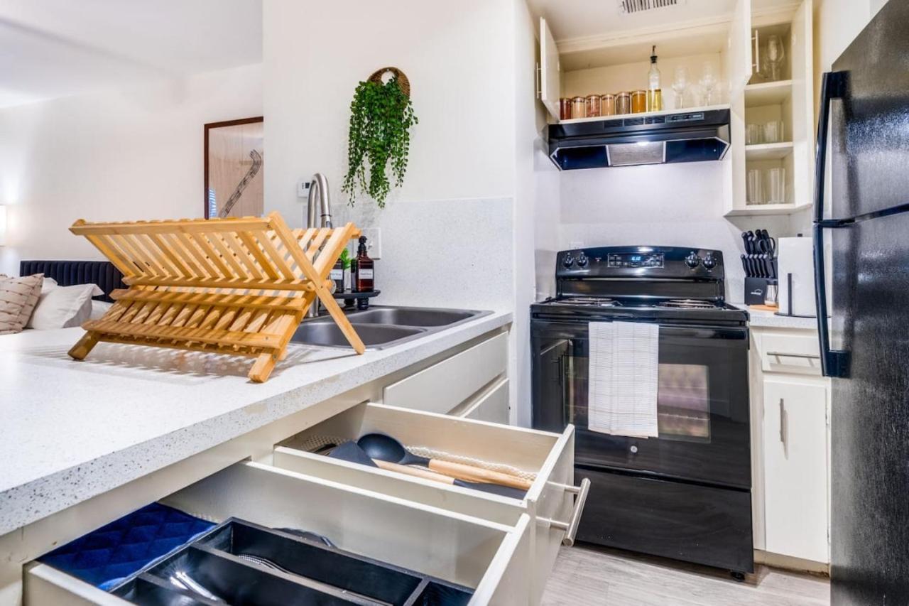 Stylish Studio in Allandale 10 mins to Downtown. - 3