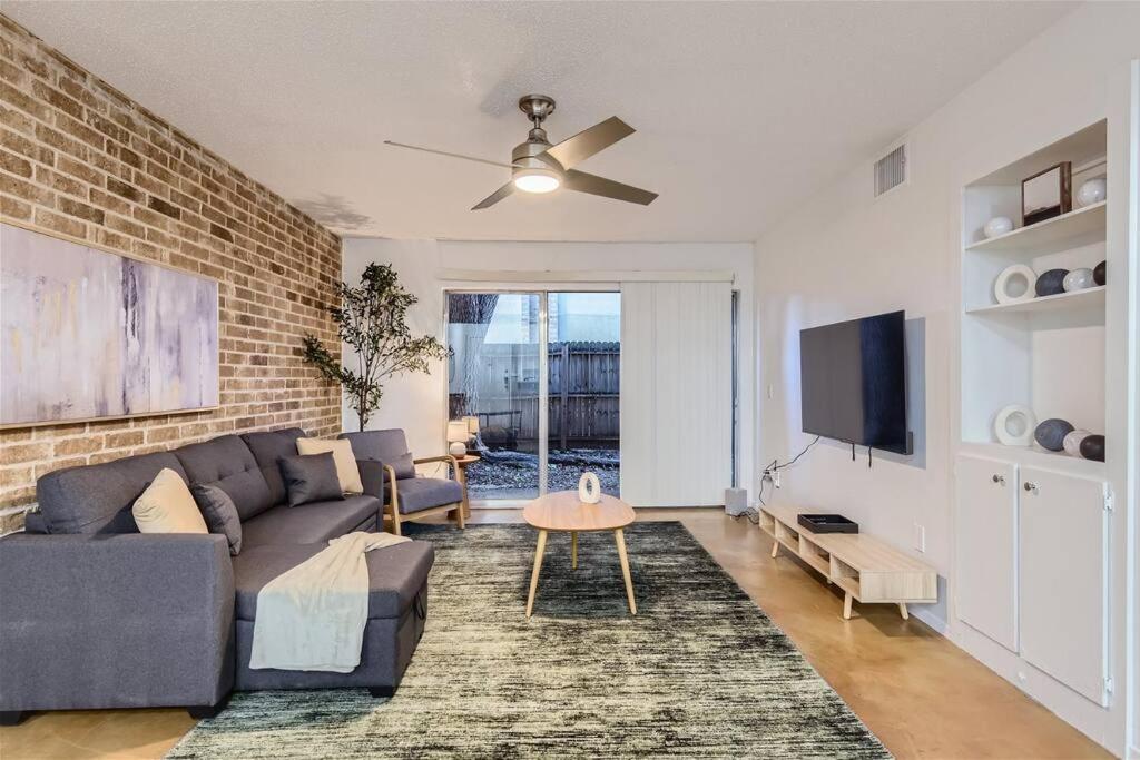 2B Getaway - Sleeps 6 - Pool, Pkg - Walk Dtwn