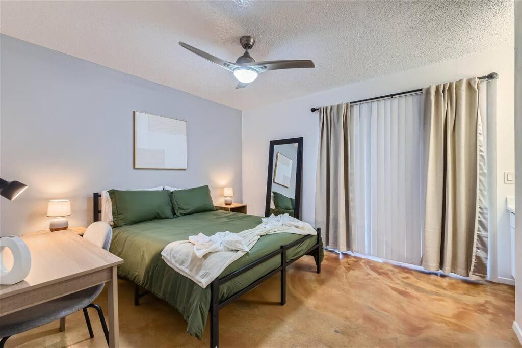 2B Getaway - Sleeps 6 - Pool, Pkg - Walk Dtwn - 3