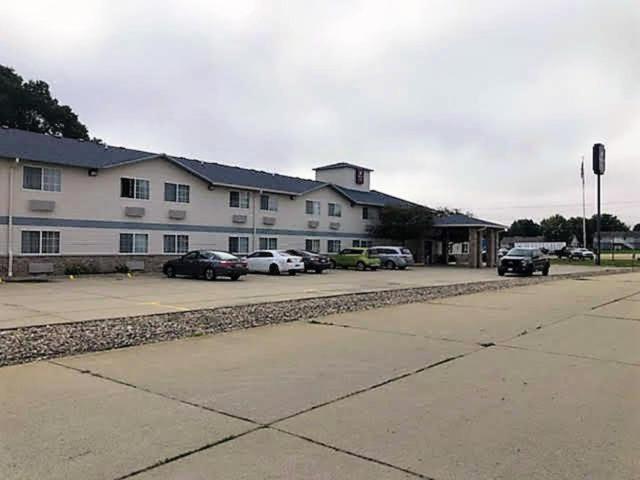 Regency Inn Geneseo IL — photo 23