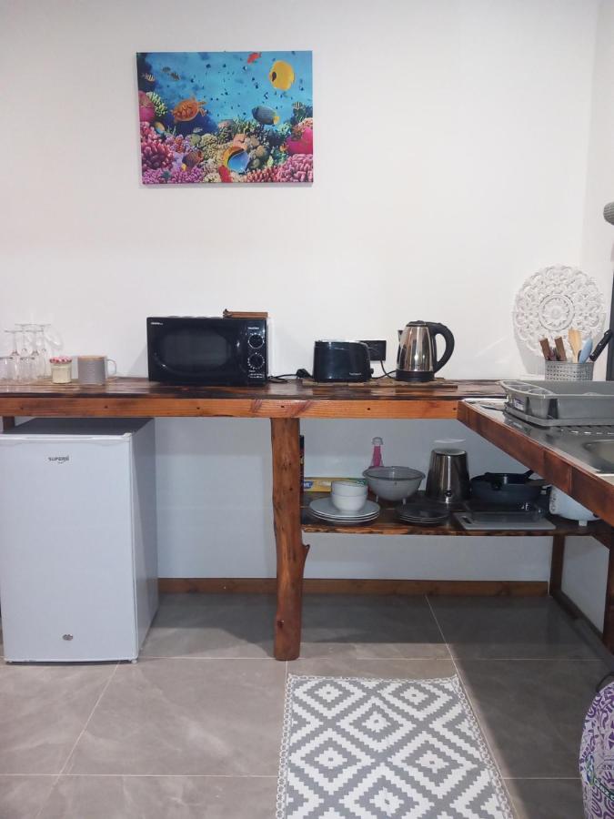 Terei-Here Bungalow Airport - 4