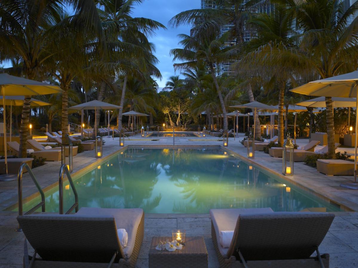 Heated swimming pool: Grand Beach Hotel