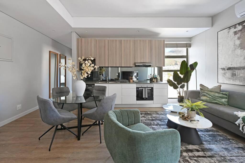 Freya - Stunning 2 bed with City & Table Mountain Views ! - 4