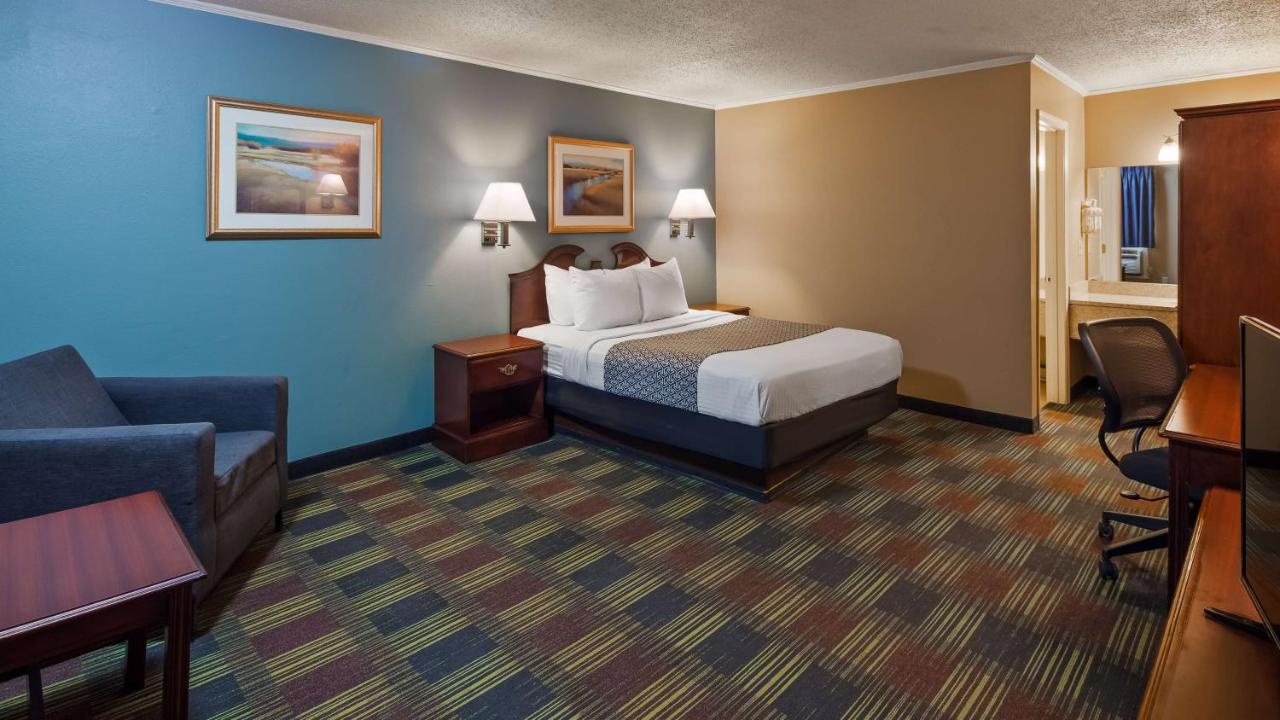 SureStay by Best Western Cameron — photo 17