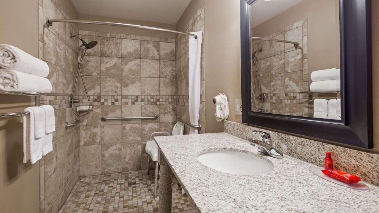 SureStay by Best Western Cameron — photo 18