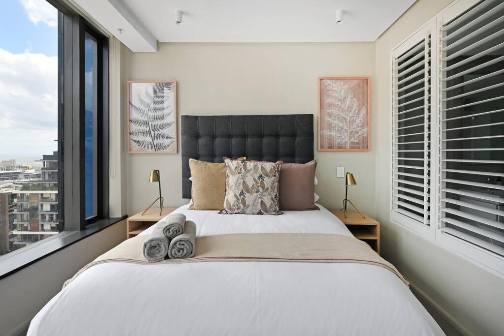 Sara - Modern City Centre Apt - views! - 2