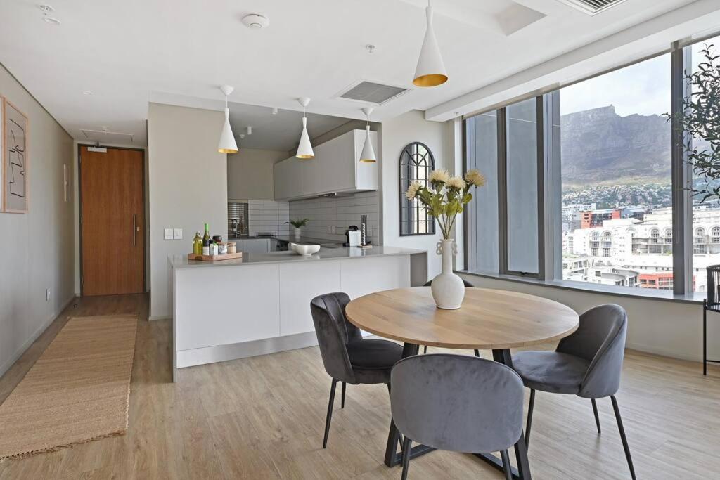 Sara - Modern City Centre Apt - views! - 4