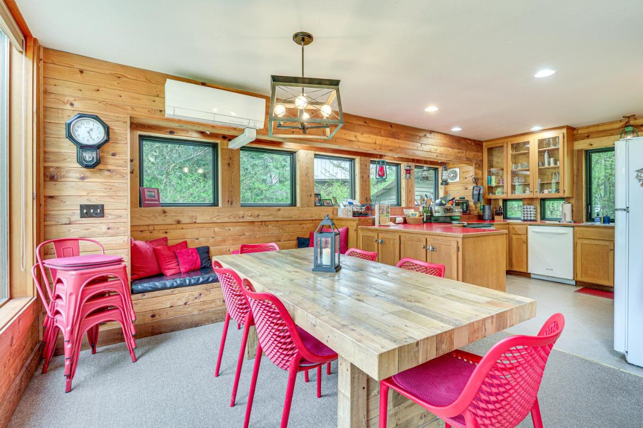 Barrel House at Timberlane Village - Two Bedroom Home with Hot Tub — photo 12