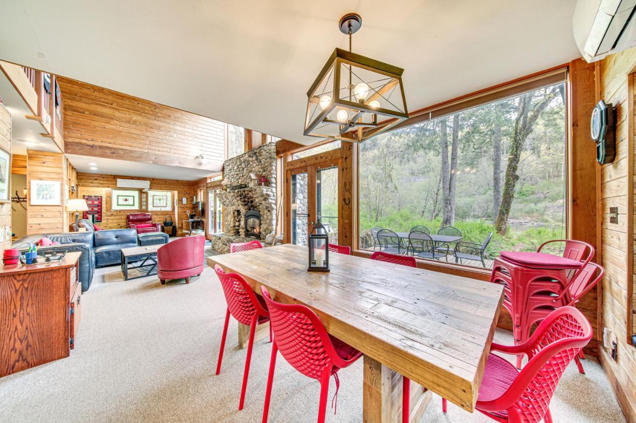 Barrel House at Timberlane Village - Two Bedroom Home with Hot Tub — photo 4