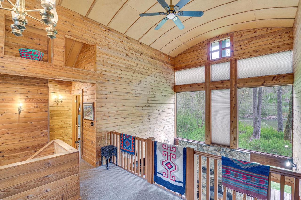 Barrel House at Timberlane Village - Two Bedroom Home with Hot Tub — photo 16