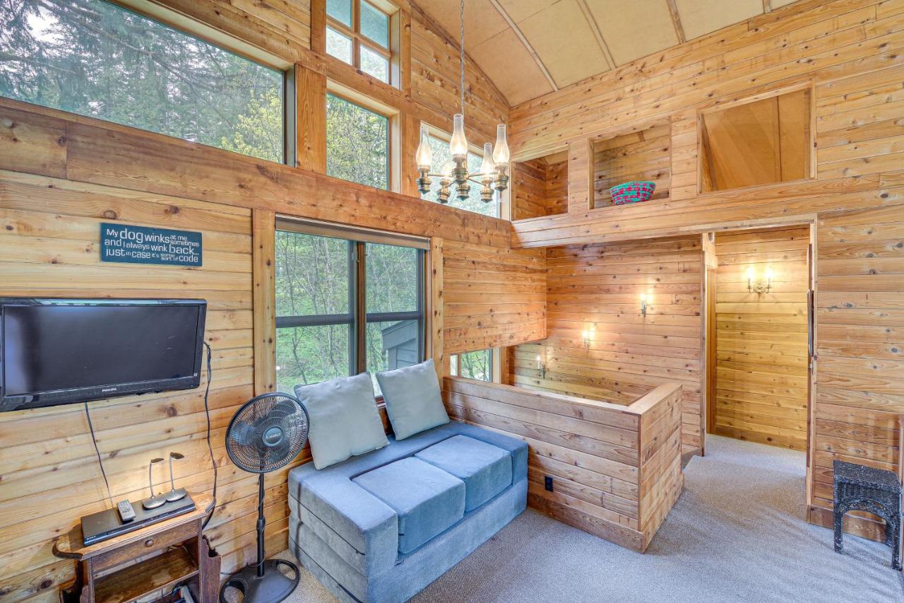Barrel House at Timberlane Village - Two Bedroom Home with Hot Tub — photo 17