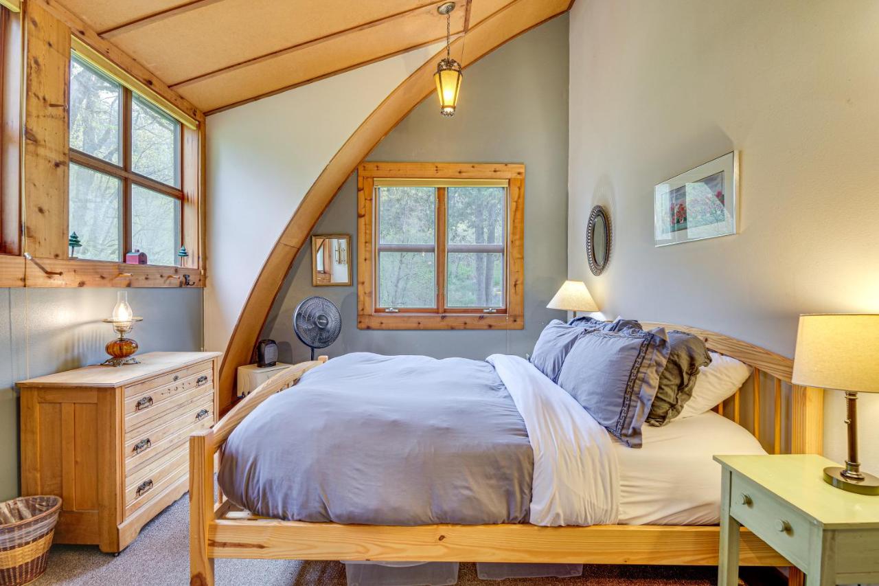 Barrel House at Timberlane Village - Two Bedroom Home with Hot Tub — photo 18
