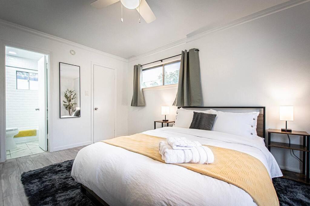 Downtown Austin Suite Retreat - 2