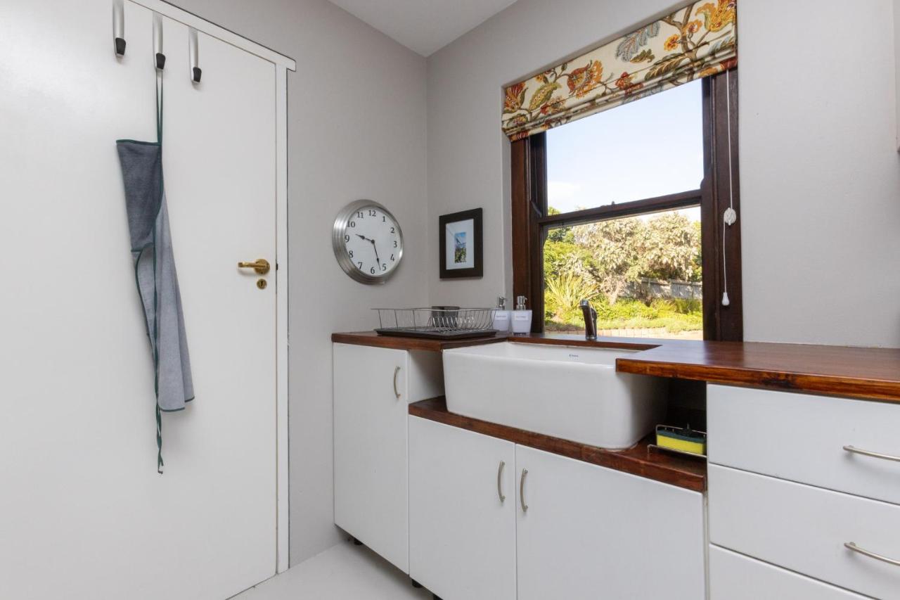 Serene, Thatched Apartment in Noordhoek, Cape Town - 3