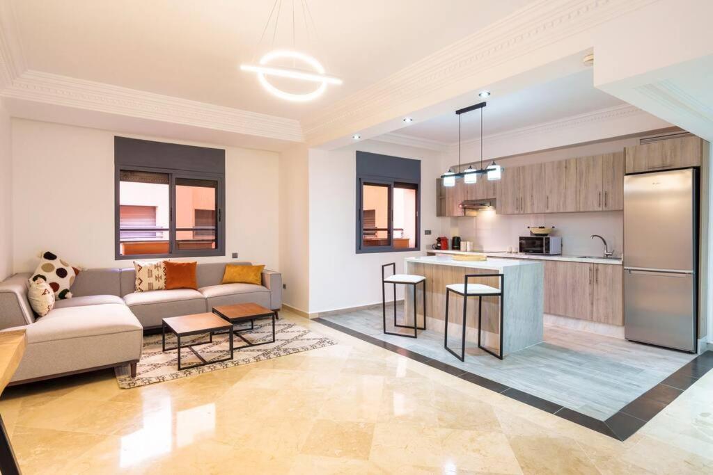 Central Living: Urban Apartment - 4