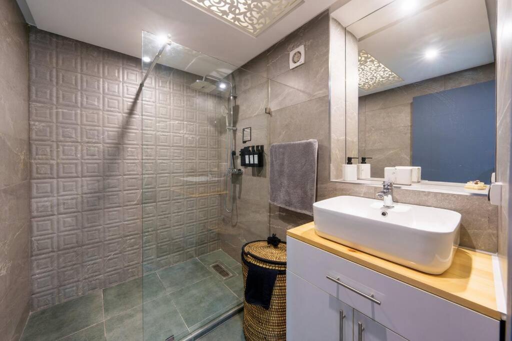 Central Living: Urban Apartment - 3