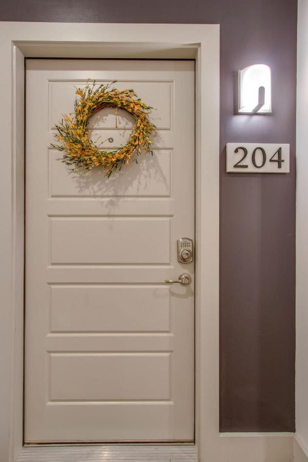 New East Nash - King Bed Short Drive to Dwntwn - 5