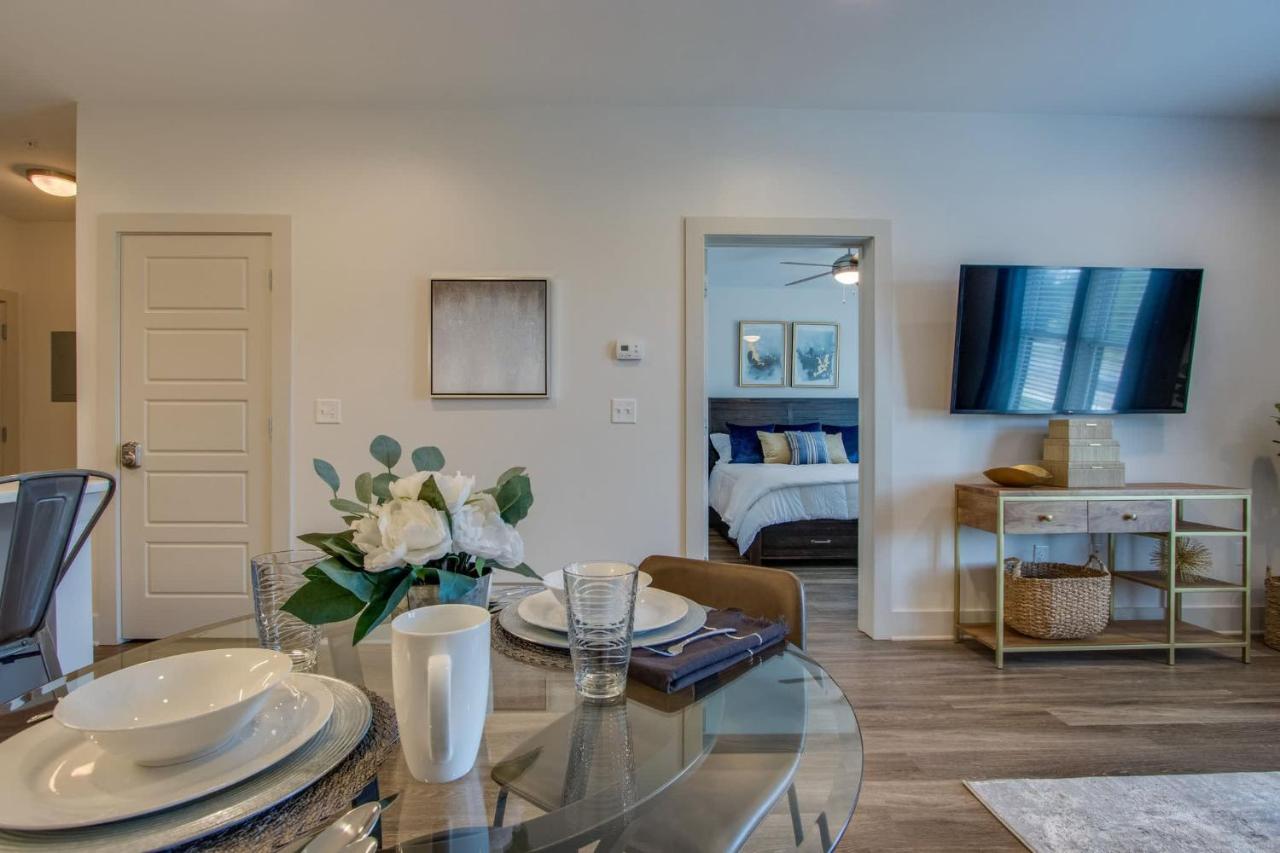 New East Nash - King Bed Short Drive to Dwntwn - 2