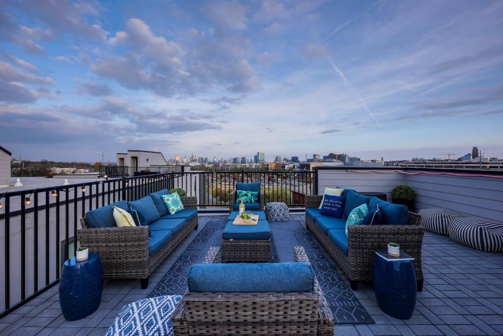 NEW and luxurious home by downtown Nashville with rooftop deck!