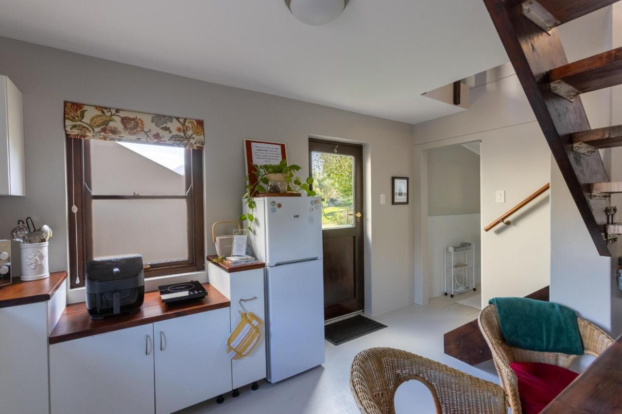 Serene, Thatched Apartment in Noordhoek, Cape Town - 5