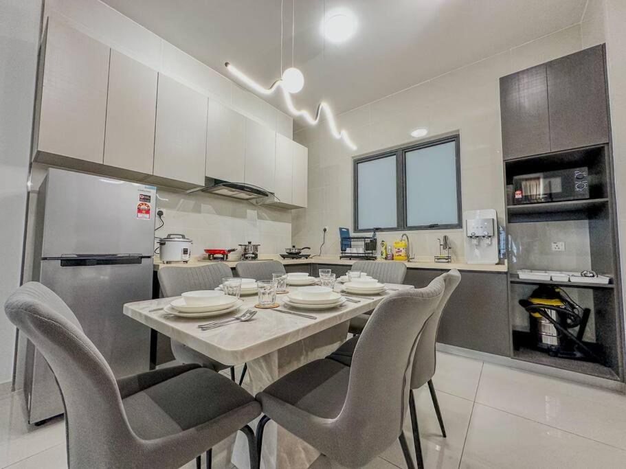 Seaview Sunset 3BR Suite InsStyle DangaBay NearCIQ - 5