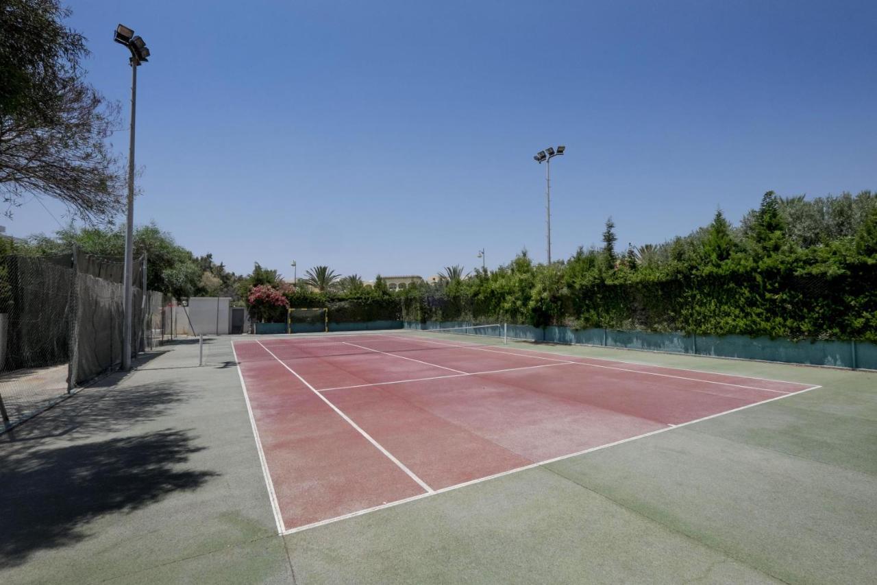 Tennis court: Medina Solaria And Thalasso