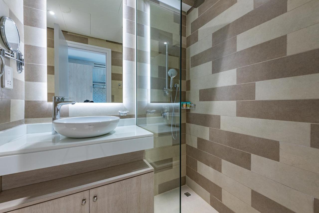 Chic Palm Studio with Infinity Pool - 3