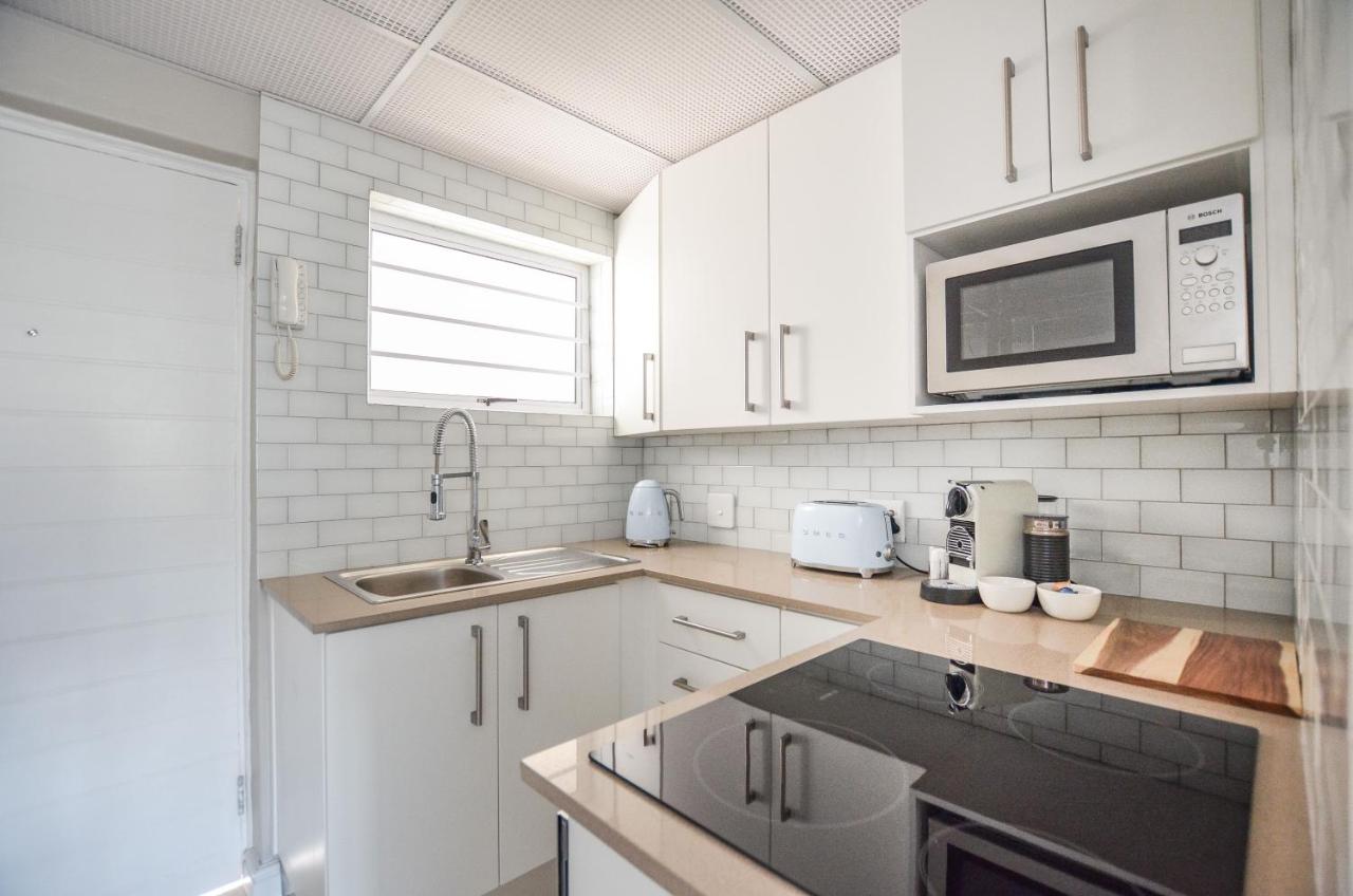 Beautiful Studio Apartment in Mouille Point - 2