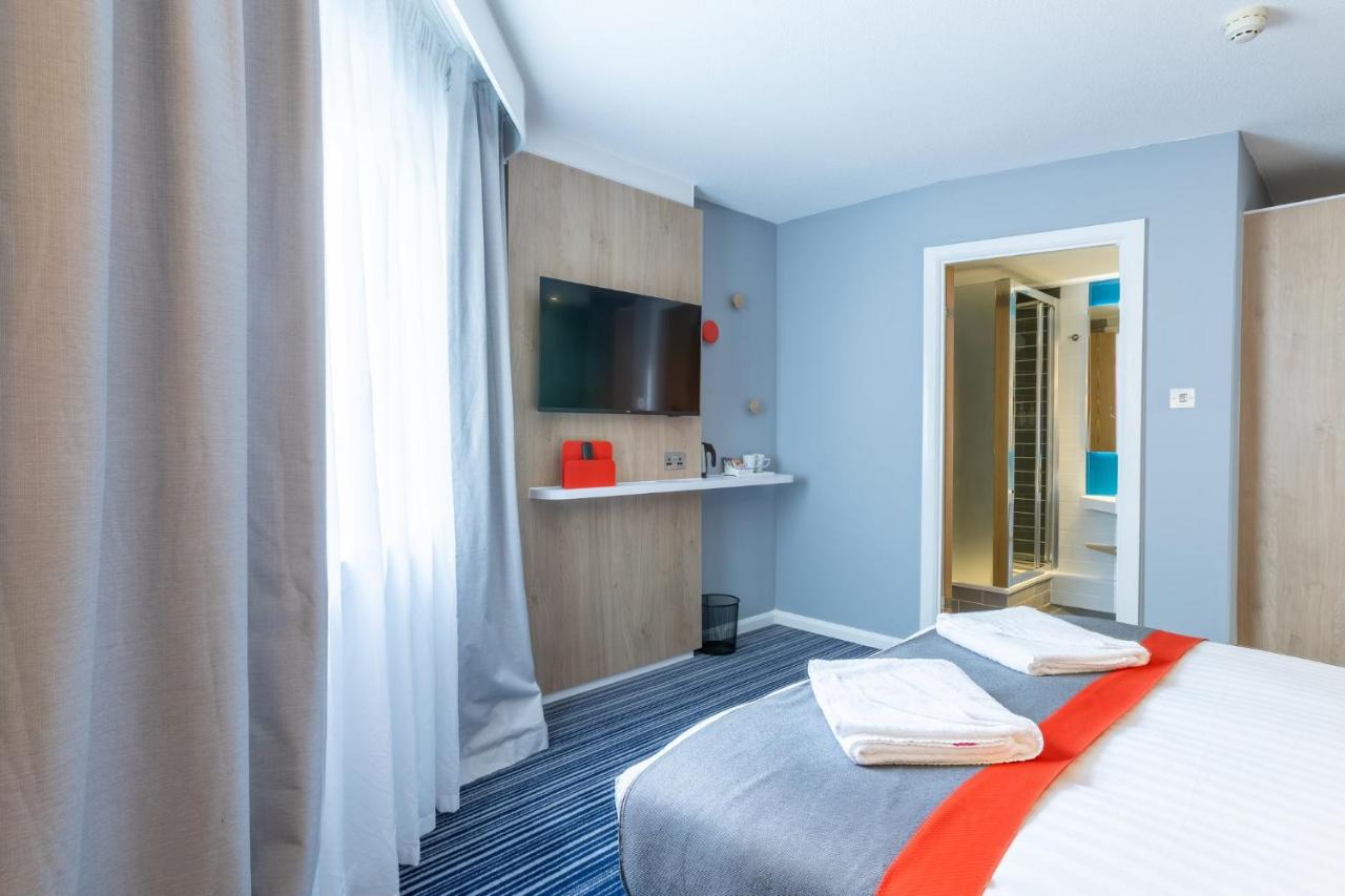 Standard Double Room with Free Hot Breakfast