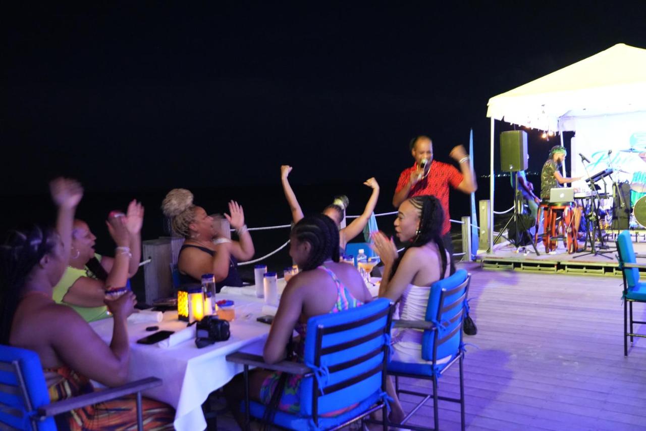 Blue Skies Beach Resort - 4